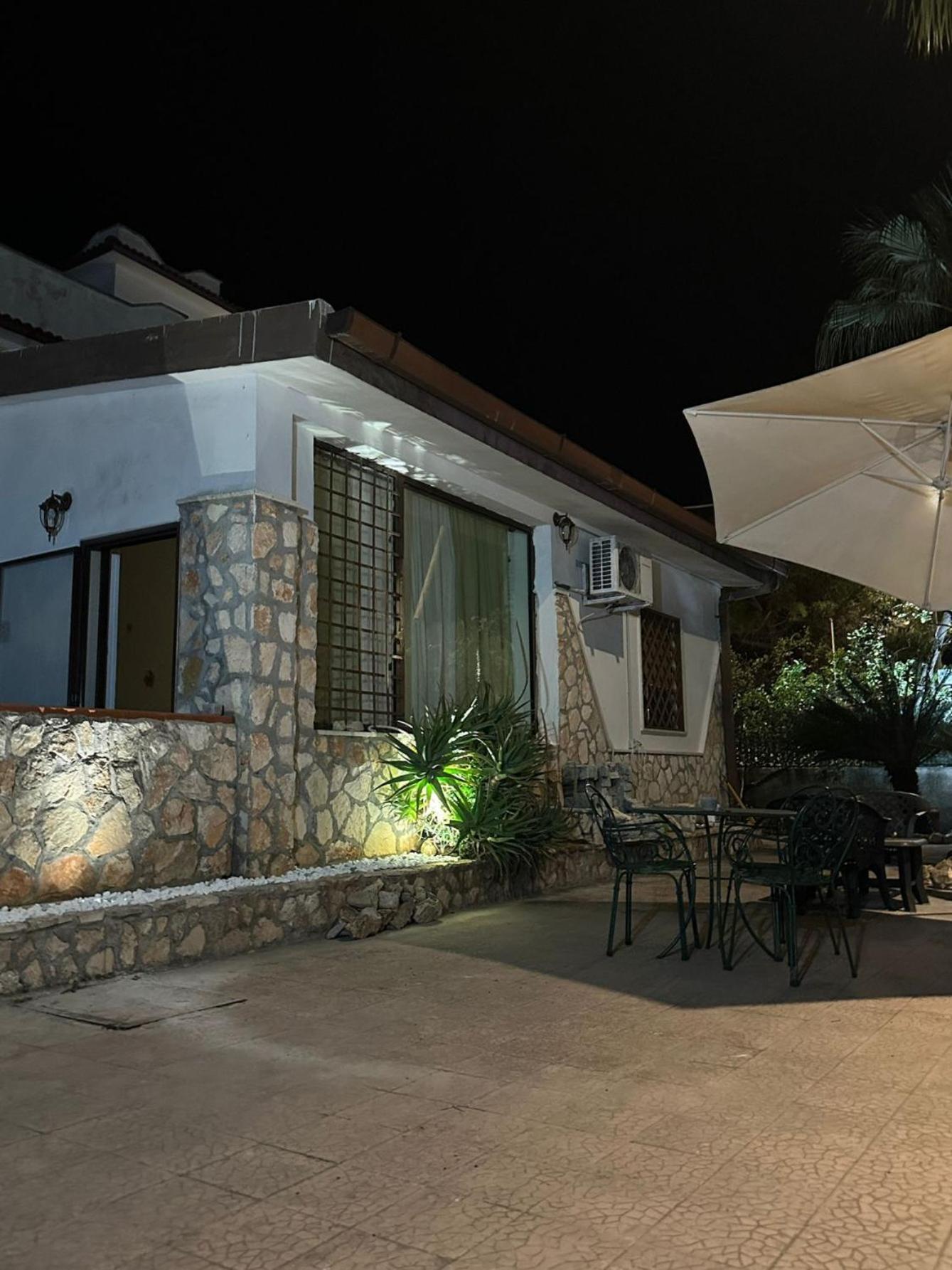 Villa con 2 Camere da Letto